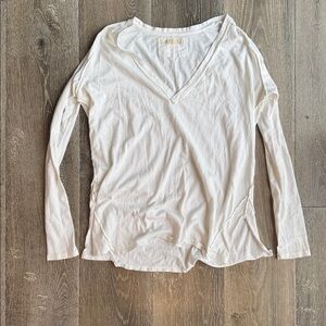 We the Free white v neck long sleeve A127